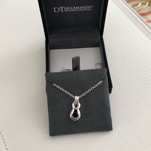 Diamond pendant necklace